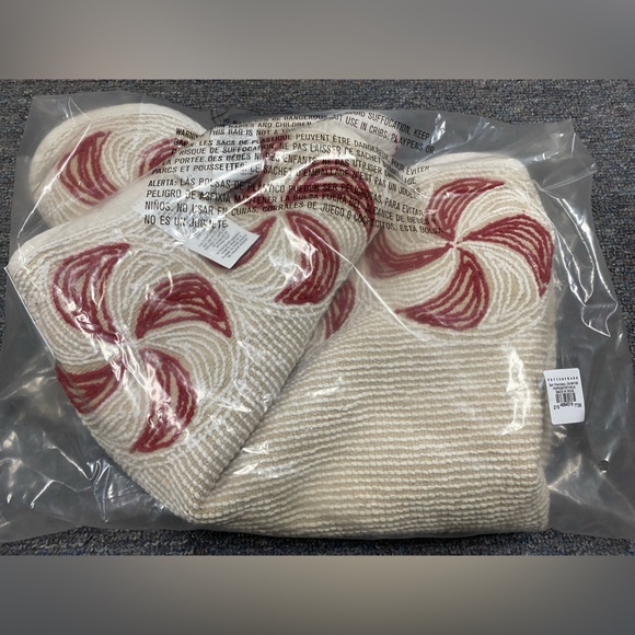 Pottery Barn Peppermint rug - Picture 2 of 4